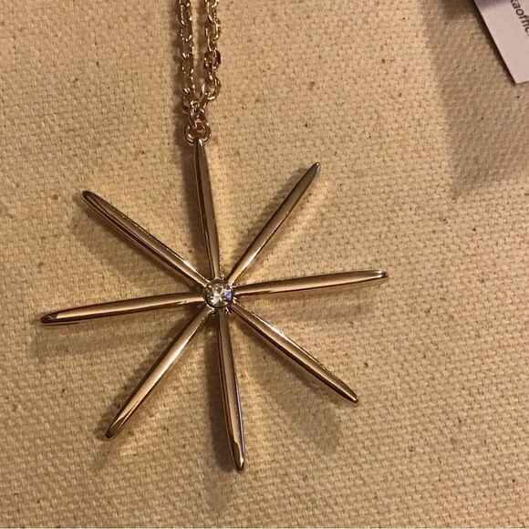 NWT Ettika Necklace Gold Tone Snowflake Star With Stone Accent - Picture 3 of 4